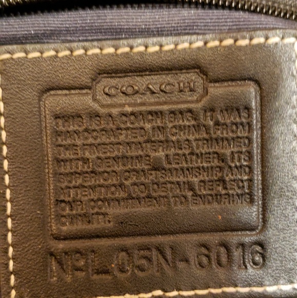 Coach Signature Cross Body - Picture 3 of 3